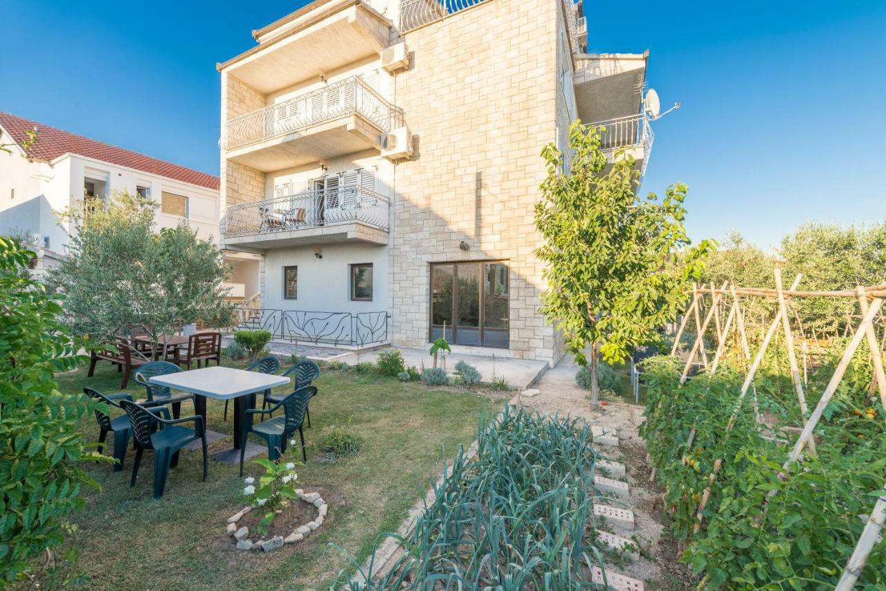 Barun Apartments Kaštela Eksteriør billede
